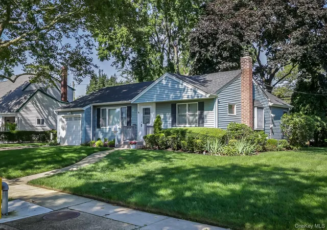 Photo 2 of Sale Pending at 38 Linwood Ave, Oyster Bay, NY 11735 | MLS# 1034968 | Listing updated on 2026-08-26
