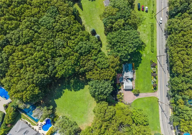 2nd image of 10 Old Northport Rd, Smithtown, NY 11754 | MLS# 1034972