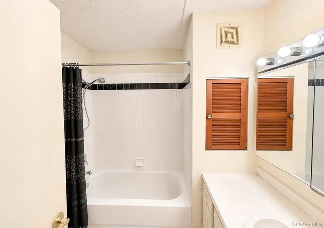 Listing Photo 4 - Condo for sale in building located at 125 Sunset Blvd, New York, NY 10473 - Unit #10125