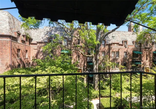 Listing Photo 2 - Condo for sale in building located at 20 N Broadway, White Plains, NY 10605 - Unit #B-305