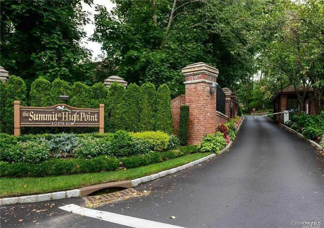 1st image of 11 Pony Cir, North Hempstead, NY 11577 | MLS# 1034998