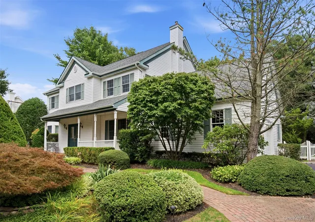 Photo 3 of Sale Pending at 14 Dupont Ct, Huntington, NY 11746 | MLS# 1034999 | Listing updated on 2026-08-19