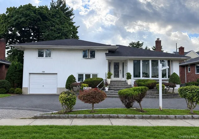 Photo 1 of Single family home for sale at 118 Leahy St, Oyster Bay, NY 11753 | MLS# 1035006 | Listing updated on 2026-09-09