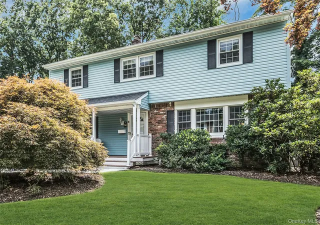 Photo 1 of Single family home for sale at 8 Lenmore Dr, Oyster Bay, NY 11804 | MLS# 1035009 | Listing updated on 2026-10-08