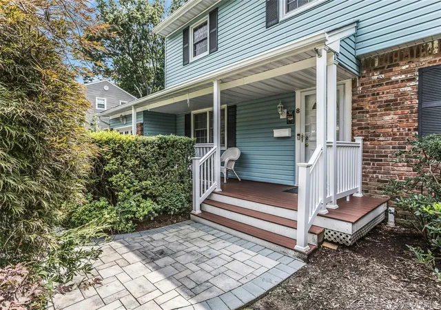 Photo 3 of Single family home for sale at 8 Lenmore Dr, Oyster Bay, NY 11804 | MLS# 1035009 | Listing updated on 2026-10-08