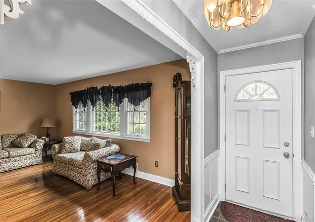 Photo 4 of Single family home for sale at 8 Lenmore Dr, Oyster Bay, NY 11804 | MLS# 1035009 | Listing updated on 2026-10-08
