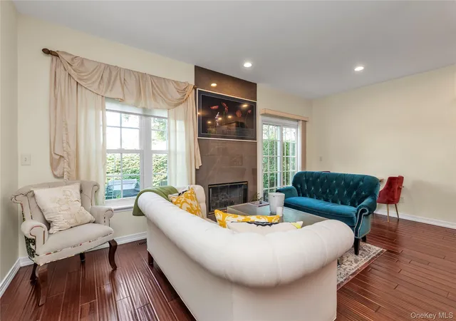 Listing Photo 4 - Condo for sale in building located at 26 Scarborough Dr, Smithtown, NY 11787