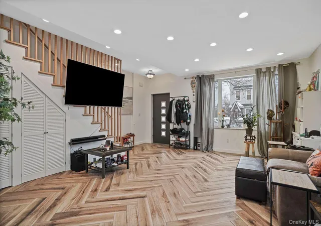 Photo 3 of House for sale at 71-61 70th Street, New York, NY 11385 | MLS# 1035011 | Listing updated on 2026-08-29