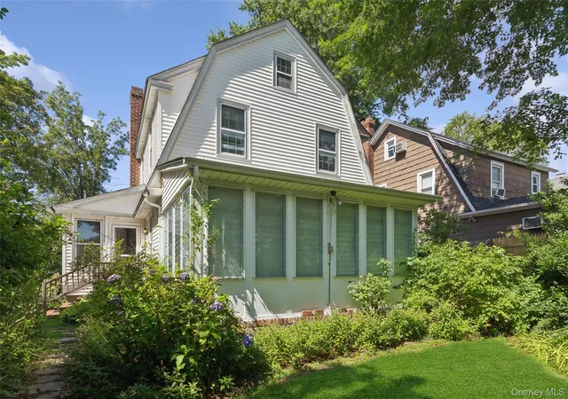 Photo 2 of Sale Pending at 50 Park Ave, North Hempstead, NY 11050 | MLS# 1035015 | Listing updated on 2026-08-22