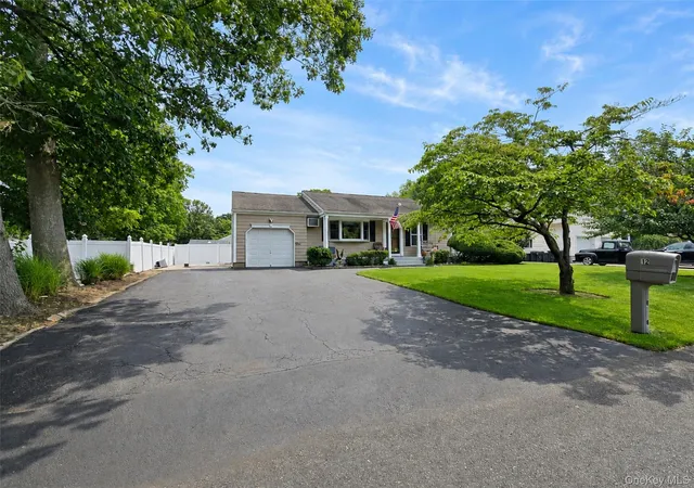 Photo 2 of Sale Pending at 12 Walnut St, Brookhaven, NY 11720 | MLS# 1035016 | Listing updated on 2026-09-08
