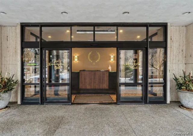 3rd image of 1 Kensington Gate #211, North Hempstead, NY 11021 | MLS# 1035065