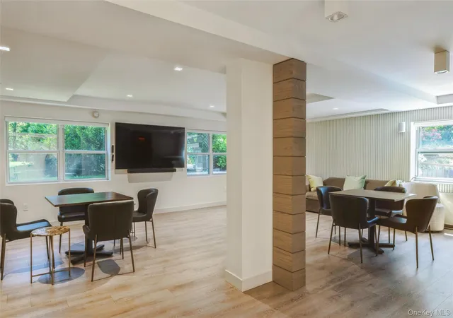 5th image of 1 Kensington Gate #211, North Hempstead, NY 11021 | MLS# 1035065