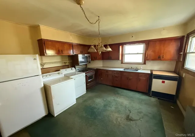 Photo 3 of Sale Pending at 117 Clove Ave, Haverstraw, NY 10927 | MLS# 1035092 | Listing updated on 2026-09-01