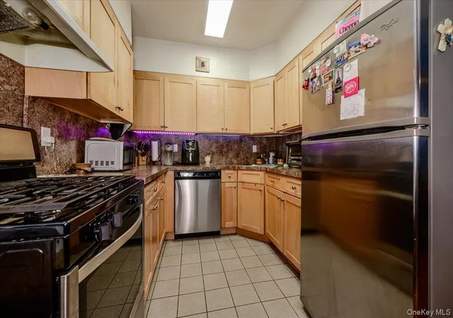Photo 3 of Condo for sale at 25 W Broadway #417, Long Beach, NY 11561 | MLS# 1035101 | Listing updated on 2026-10-06