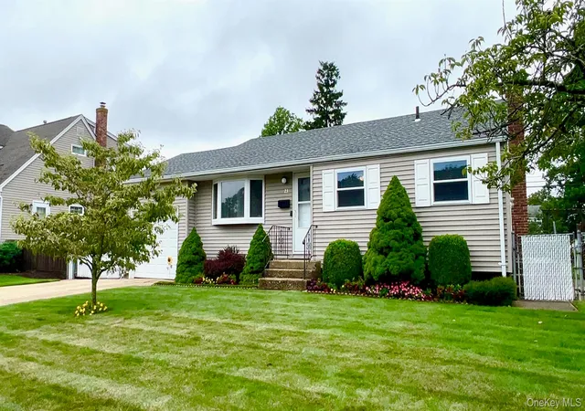 Photo 1 of Sale Pending at 23 Franklin St, Islip, NY 11751 | MLS# 1035104 | Listing updated on 2026-08-31