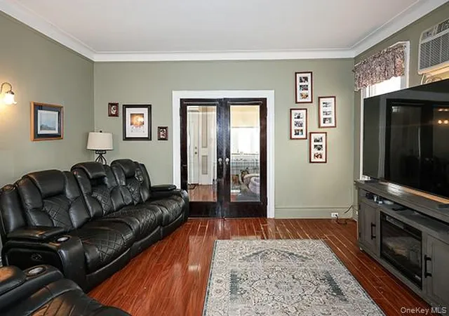Photo 4 of Single family home for sale at 7333 71st Place, New York, NY 11385 | MLS# 1035116 | Listing updated on 2026-08-28
