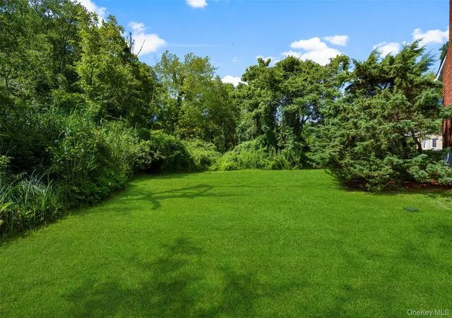 Photo 37 of Sale Pending at 42 Holw Oak Rd, New Castle, NY 10514 | MLS# 1035131 | Listing updated on 2026-08-26