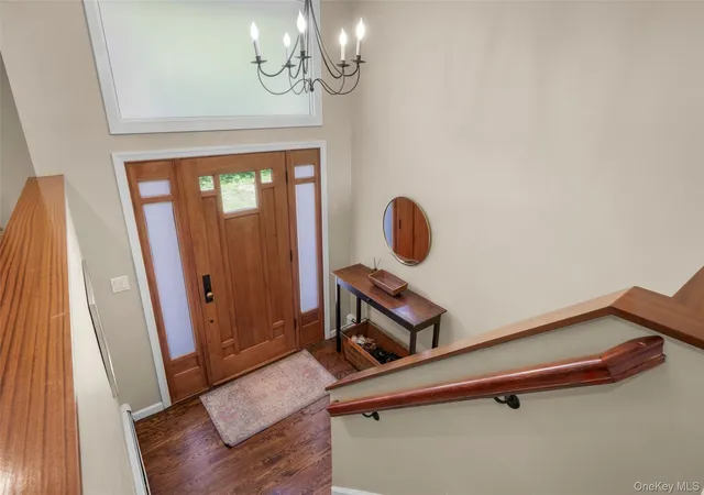 Photo 4 of Sale Pending at 42 Holw Oak Rd, New Castle, NY 10514 | MLS# 1035131 | Listing updated on 2026-08-26