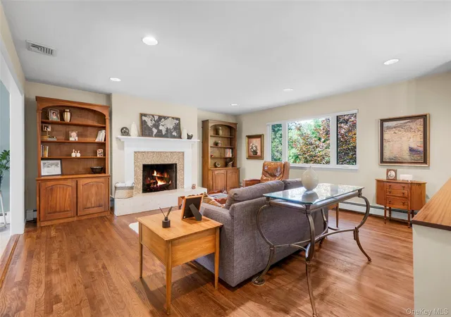 Photo 5 of Sale Pending at 42 Holw Oak Rd, New Castle, NY 10514 | MLS# 1035131 | Listing updated on 2026-08-26