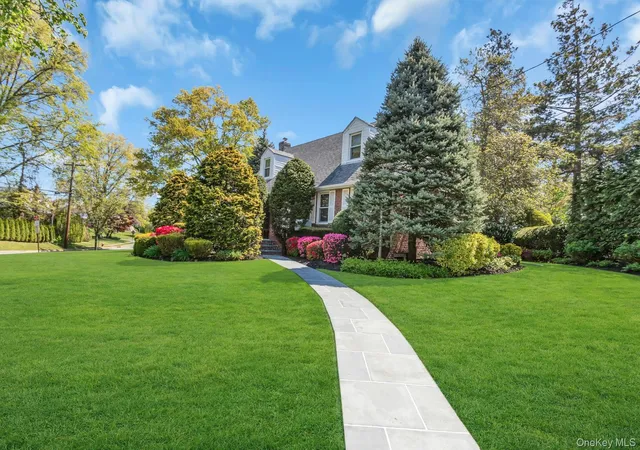 Photo 2 of Single family home for sale at 304 Old Courthouse Rd, North Hempstead, NY 11040 | MLS# 1035142 | Listing updated on 2026-08-13