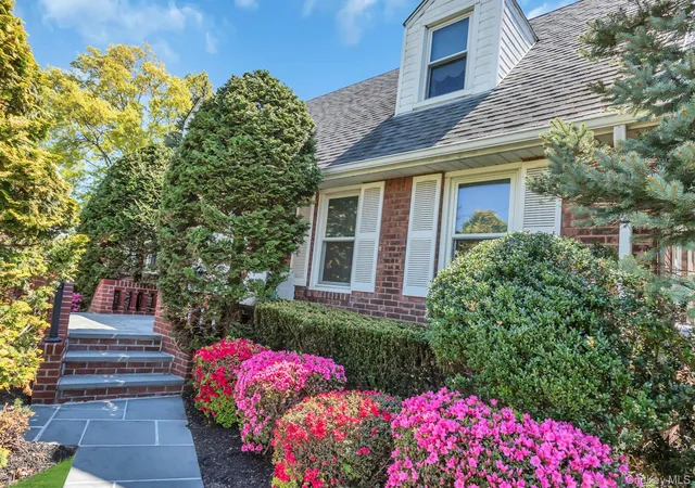 Photo 3 of Single family home for sale at 304 Old Courthouse Rd, North Hempstead, NY 11040 | MLS# 1035142 | Listing updated on 2026-08-13