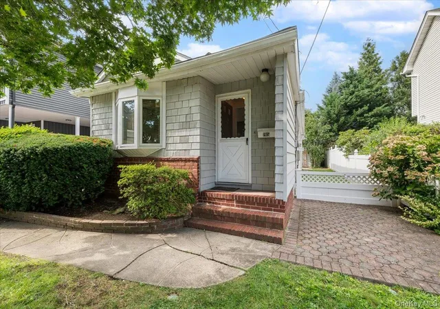 Photo 1 of Single family home for sale at 1915 Carroll Ave, Hempstead, NY 11566 | MLS# 1035147 | Listing updated on 2026-08-27