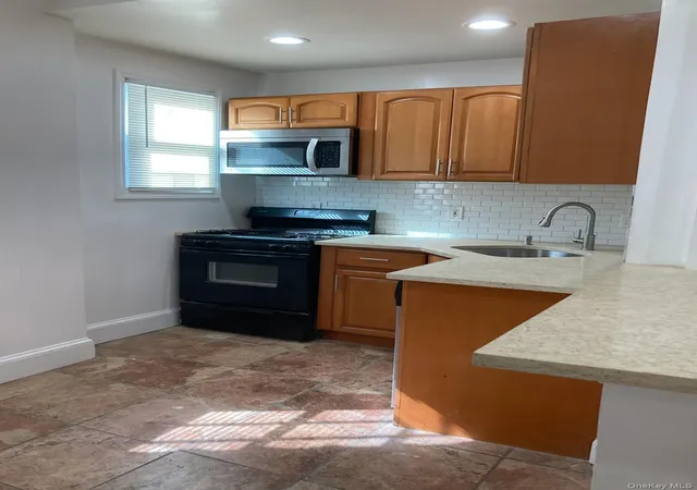 3rd image of 340 Bedford Ave, Hempstead, NY 11553 | MLS# 1035150