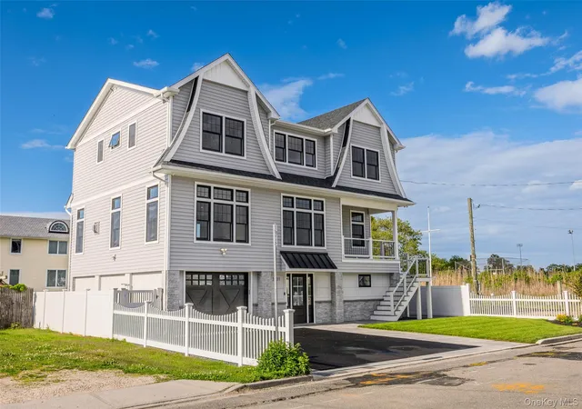 Photo 3 of Single family home for sale at 3681 Naomi St, Hempstead, NY 11783 | MLS# 1035163 | Listing updated on 2026-08-30