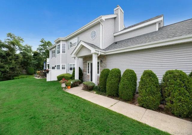 Photo 2 of Sale Pending at 533 Highland Ct, Brookhaven, NY 11955 | MLS# 1035179 | Listing updated on 2026-10-07