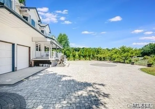 Photo 3 of Single family home for sale at 31 Bevin Rd, Huntington, NY 11768 | MLS# 1035180 | Listing updated on 2026-09-03