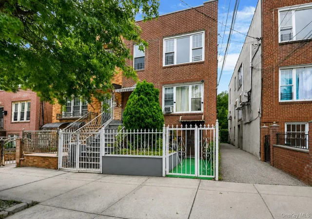 2nd image of 952 E 217th St, New York, NY 10469 | MLS# 1035190