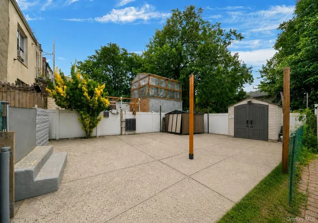 29th image of 952 E 217th St, New York, NY 10469 | MLS# 1035190
