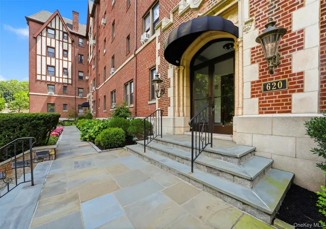 Listing Photo 2 - Condo for sale in building located at 620 Pelhamdale Ave, Pelham, NY 10803 - Unit #31