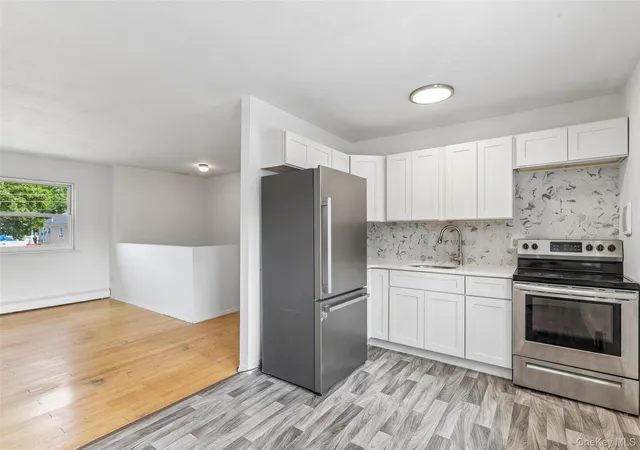 Photo 4 of Single family home for sale at 4 Beechwood Dr, Brookhaven, NY 11967 | MLS# 1035203 | Listing updated on 2026-10-04