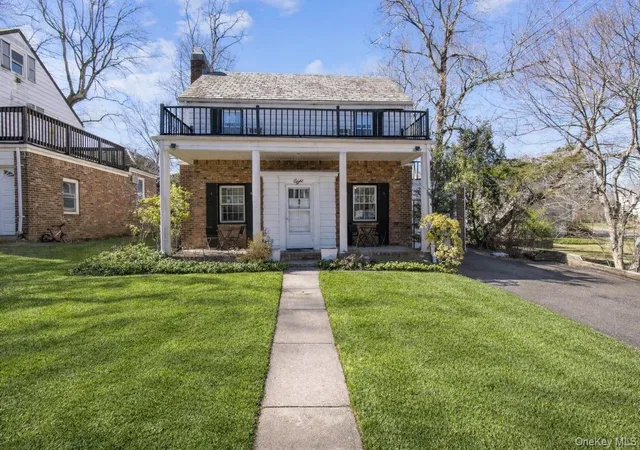 Photo 2 of Single family home for sale at 8 Plymouth Rd, North Hempstead, NY 11023 | MLS# 1035209 | Listing updated on 2026-08-10