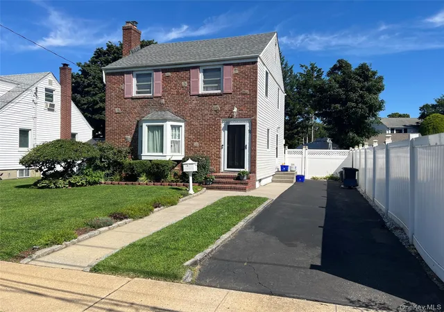 Photo 1 of Single family home for sale at 11 Bonaparte Pl, Hempstead, NY 11510 | MLS# 1035210 | Listing updated on 2026-09-01