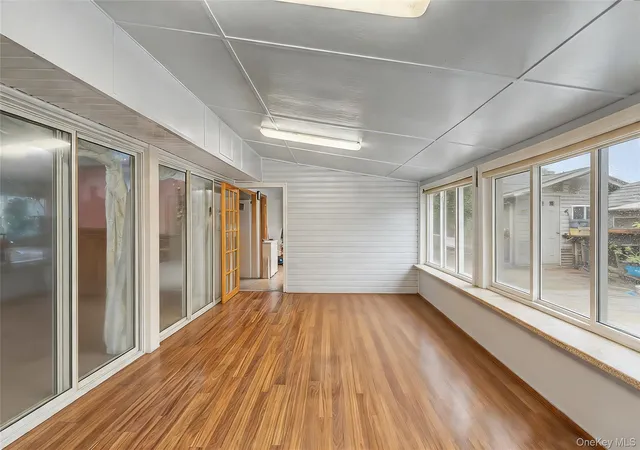 Photo 2 of Single family home for sale at 210 Spindle Rd, Oyster Bay, NY 11801 | MLS# 1035220 | Listing updated on 2026-09-17