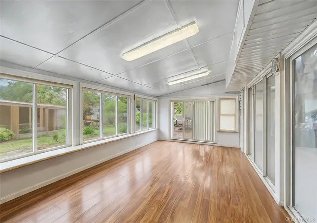 Photo 3 of Single family home for sale at 210 Spindle Rd, Oyster Bay, NY 11801 | MLS# 1035220 | Listing updated on 2026-09-17