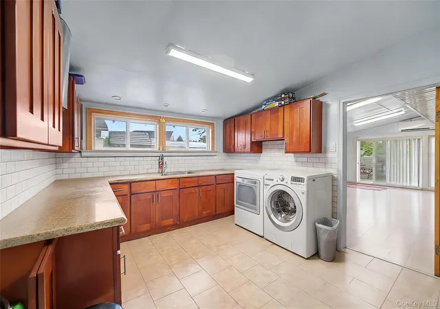 Photo 3 of Single family home for sale at 210 Spindle Rd, Oyster Bay, NY 11801 | MLS# 1035220 | Listing updated on 2026-09-17