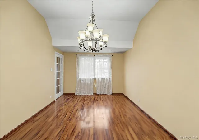 Photo 4 of Single family home for sale at 210 Spindle Rd, Oyster Bay, NY 11801 | MLS# 1035220 | Listing updated on 2026-09-17