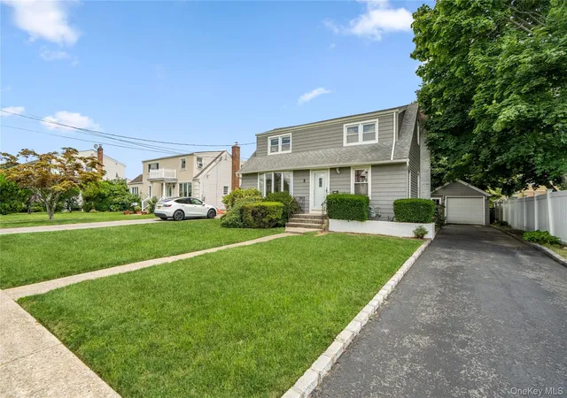 Photo 2 of Sale Pending at 5 Center Ct, Oyster Bay, NY 11714 | MLS# 1035225 | Listing updated on 2026-08-20