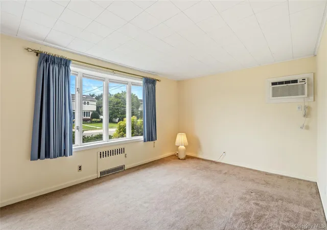 Photo 3 of Sale Pending at 5 Center Ct, Oyster Bay, NY 11714 | MLS# 1035225 | Listing updated on 2026-08-20