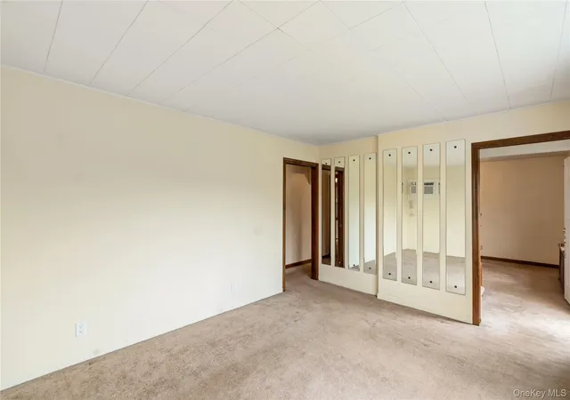 Photo 3 of Sale Pending at 5 Center Ct, Oyster Bay, NY 11714 | MLS# 1035225 | Listing updated on 2026-08-20