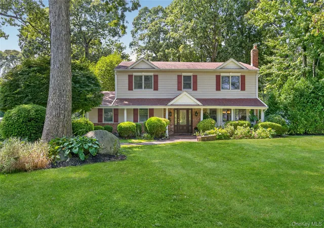 Photo 1 of Single family home for sale at 38 Mcculloch Dr, Huntington, NY 11746 | MLS# 1035239 | Listing updated on 2026-09-18