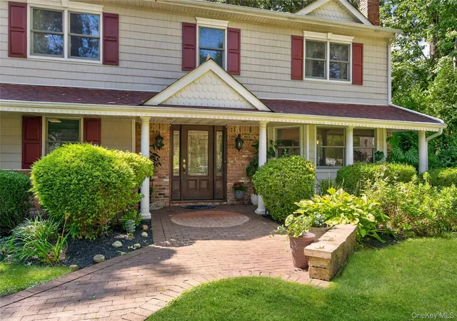 Photo 2 of Single family home for sale at 38 Mcculloch Dr, Huntington, NY 11746 | MLS# 1035239 | Listing updated on 2026-09-18