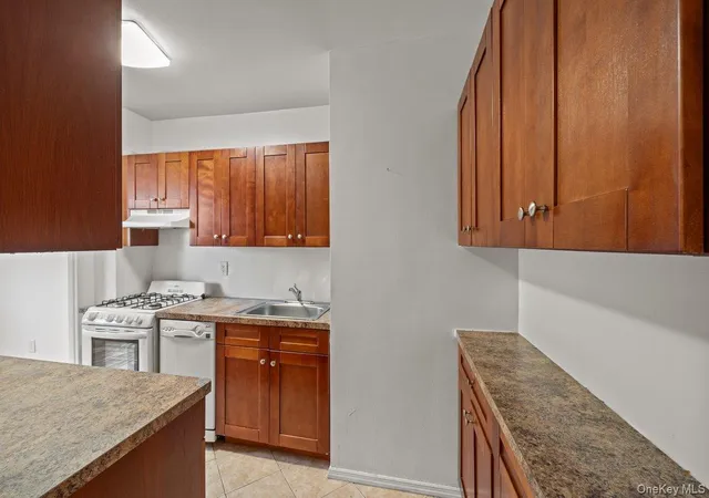 Photo 3 of Condo for sale at 735 Kappock St #7B, New York, NY 10463 | MLS# 1035244 | Listing updated on 2026-09-29