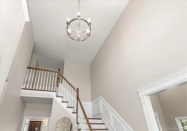 Photo 3 of Single family home for sale at 5 Preston Holw Ct, Huntington, NY 11768 | MLS# 1035260 | Listing updated on 2026-10-04