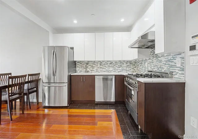 Photo 3 of Condo for sale at 142 38 37th Avenue #4H, New York, NY 11354 | MLS# 1035261 | Listing updated on 2026-09-06