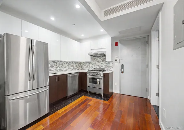 Photo 3 of Condo for sale at 142-38 37th Avenue #4H, New York, NY 11354 | MLS# 1035261 | Listing updated on 2026-09-06