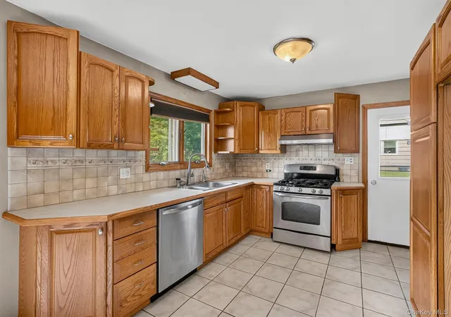 Photo 2 of Sale Pending at 12 Elmwood Dr, Clarkstown, NY 10956 | MLS# 1035280 | Listing updated on 2026-09-01